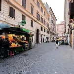 Spanish Steps Apartment With Terrace
